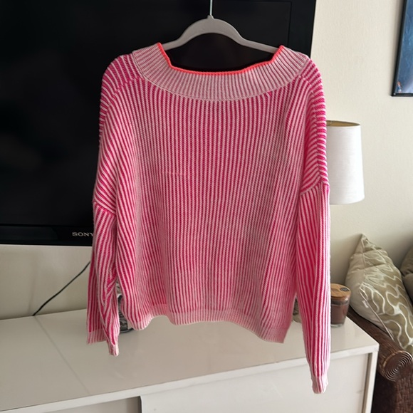 Hot pink sweater - Picture 2 of 2